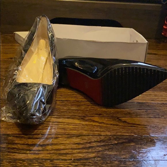 Shoe/Heels - Picture 3 of 4